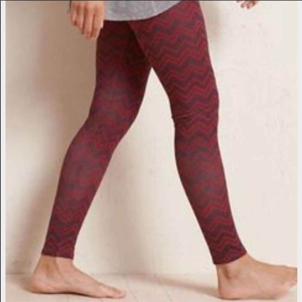 Aerie Red Patterned Leggings Yoga Pants - Small Short